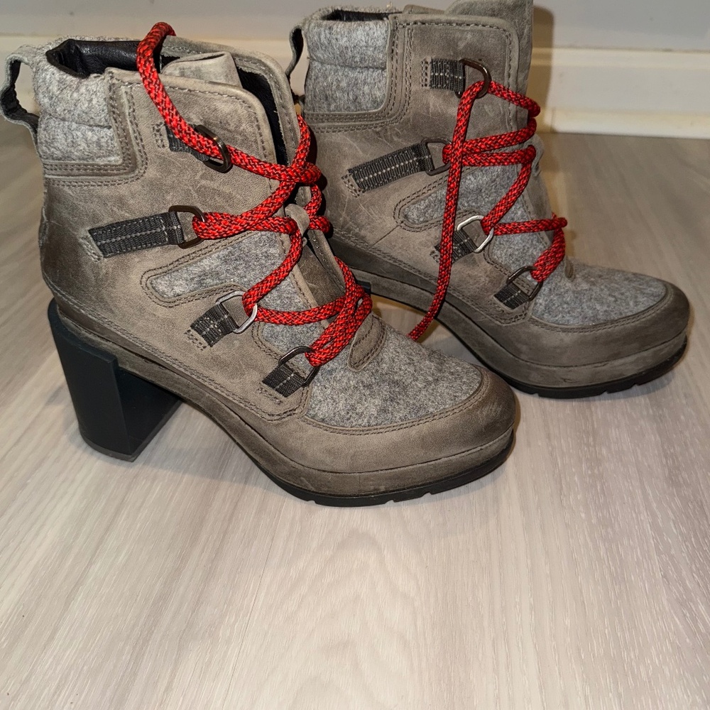 Sorel Emelie Lace Booties